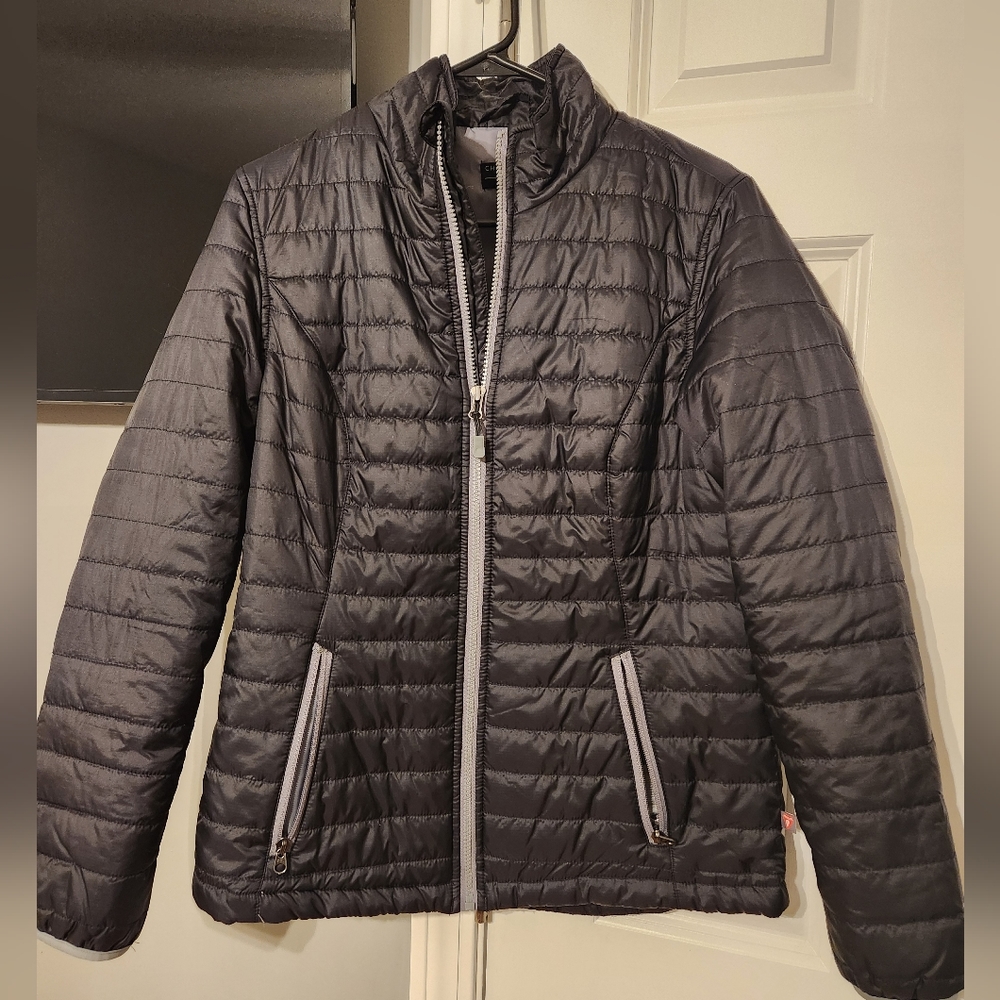 Charles River Apparel Women's Lightweight Jacket. Size Medium.